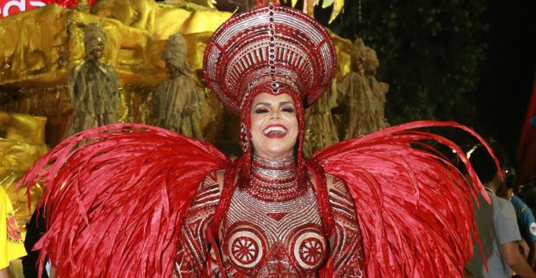 Raissa Machado comemora sétimo ano à frente da bateria da Viradouro
