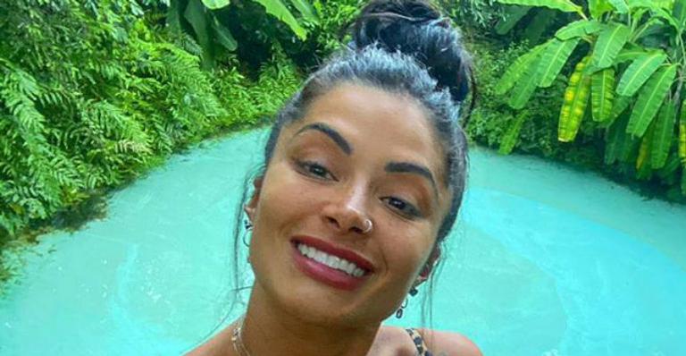 Depois de desfilar pela Unidos de Vila Isabel, Aline Riscado usa as redes sociais para agradecer