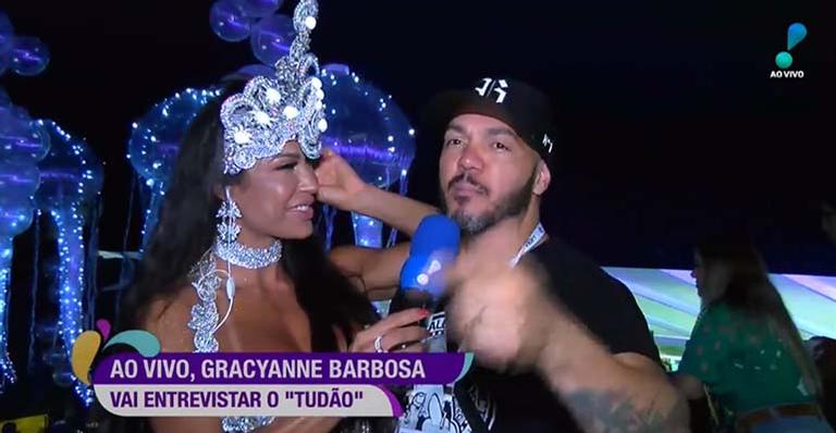 Gracyanne Barbosa entrevista Belo e faz elogio picante ao vivo