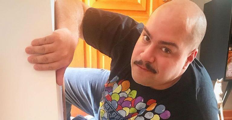 Tiago Abravanel curte o Carnaval ao lado do maridão: ”Ele é tímido”