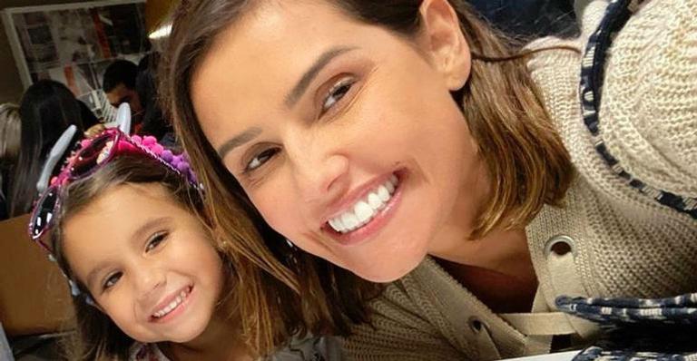 Em clima de Carnaval, Deborah Secco e Maria Flor surgem vestidas de porquinho e encantam