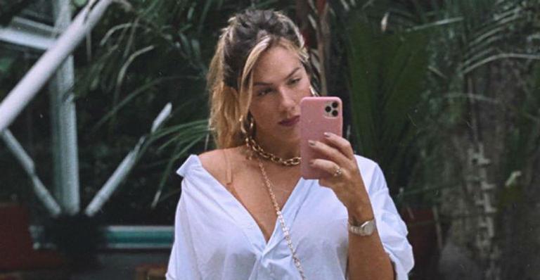 Grávida de 5 meses, Giovanna Ewbank compartilha clique tomando sol com a barriguinha de fora
