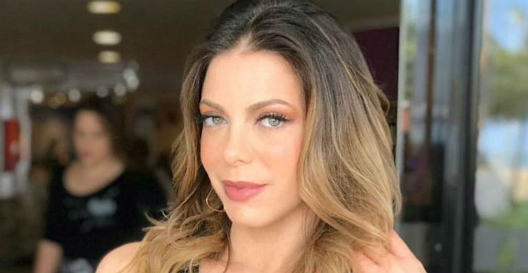 Sheila Mello exibe primeiro registro ao lado do novo namorado, o atleta Feijão