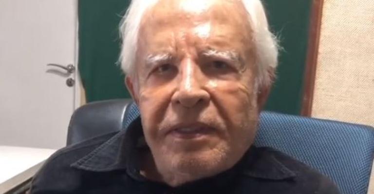 Cid Moreira relembra início de sua carreira e revela: ”Era bem tímido”