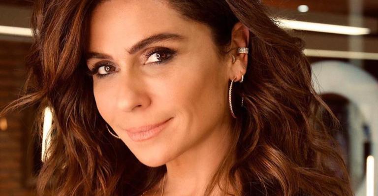 Giovanna Antonelli posa para selfie e arranca elogios dos internautas: ”Perfeita”