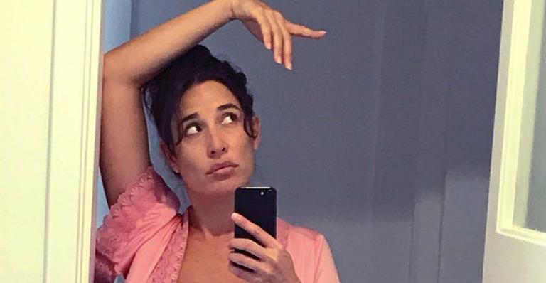 Na reta final da gravidez, Giselle Itié exibe barrigão em clique de biquíni e encanta web