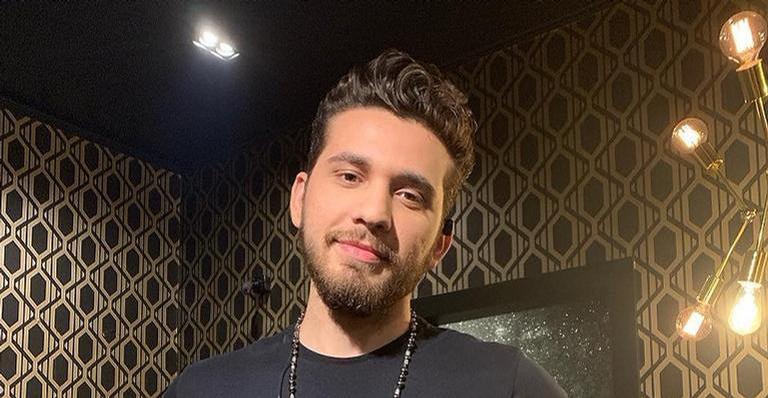 Gustavo Mioto aposta em novo visual, surge loiro e internautas brincam: ”Neymar é você?”