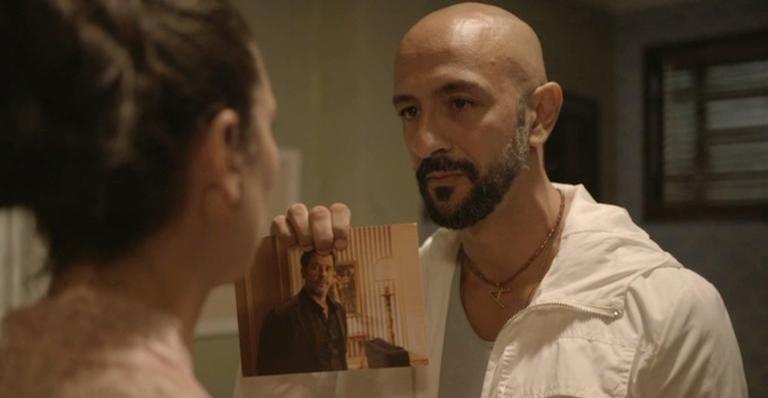 Vilão perde a máscara e se dá muito mal na novela ‘Amor de Mãe’