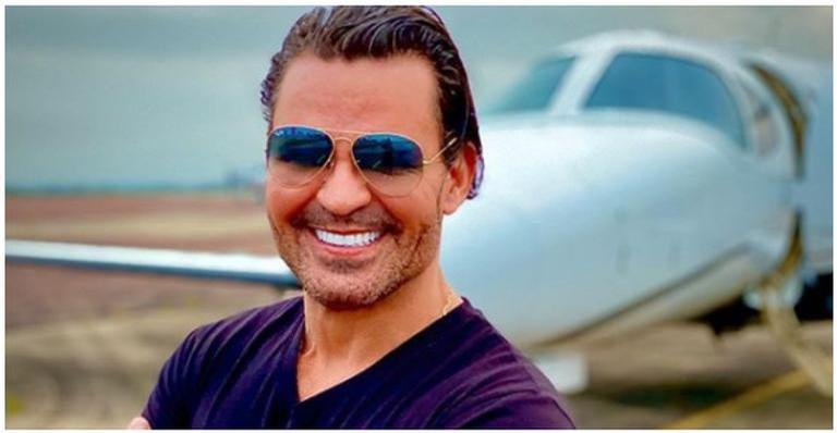 Eduardo Costa posta foto sem camisa e divide opiniões na internet