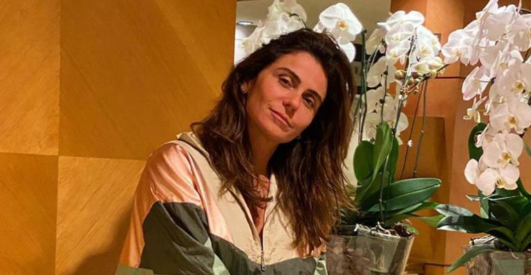 Giovanna Antonelli posa para câmera durante viagem e fãs elogiam: ”Perfeita”