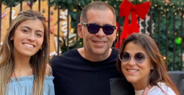 Leandro Hassum comemora 22 anos de casado com Karina e se declara: ”Te amo”