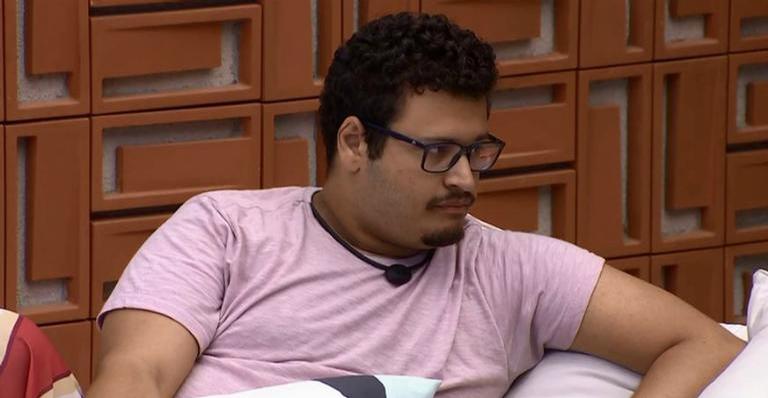 BBB20: Victor Hugo faz ataque à Gizelly em conversa: ”Não gostei da postura dela ontem na prova”