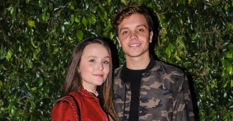 Após gravar filme em Nova York, Larissa Manoela mata saudades do namorado Leo Cidade