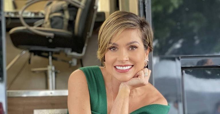 Flávia Alessandra parabeniza sua irmã do meio: ”A médica da família”