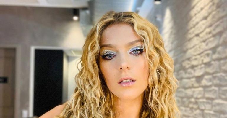 Isabella Santoni se declara para o namorado em clique paradisíaco na Cachoeira: ”Com mozão”