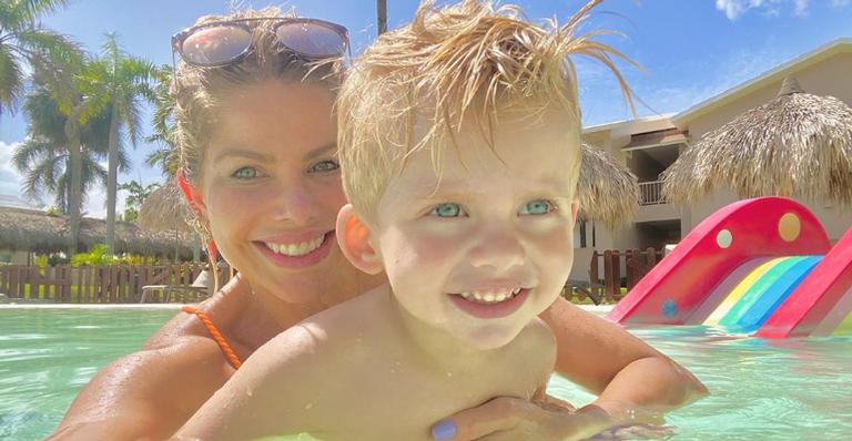 Karina Bacchi explode o fofurômetro em clique com o filho, Enrico Bacchi: ”Lindos e iluminados”