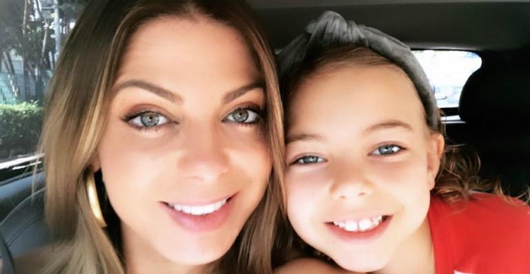 Sheila Mello compartilha vídeo fofo da filha cantando Melim e encanta seguidores