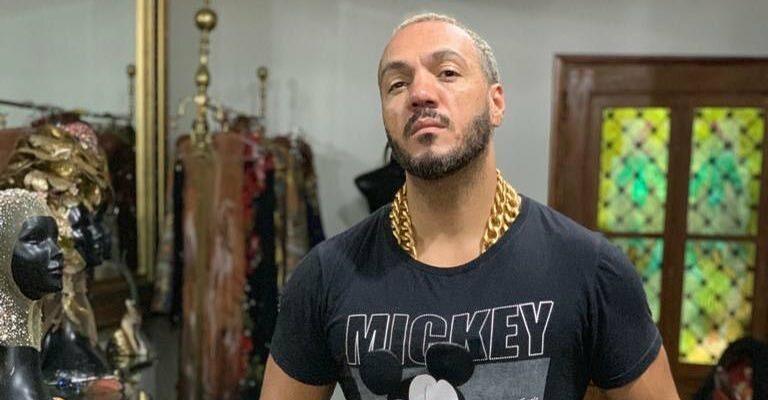 Filha de Belo surge em clique raro com o cantor e impressiona com beleza