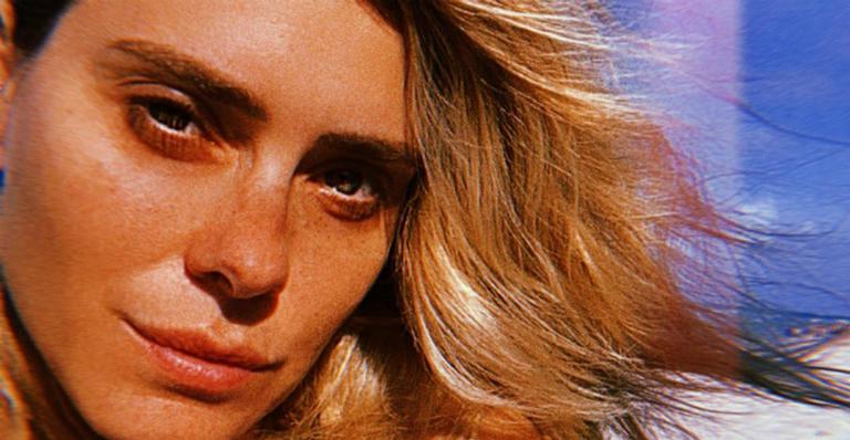 Carolina Dieckmann posa de biquíni e recebe elogios de fãs: ”Musa inspiradora!”