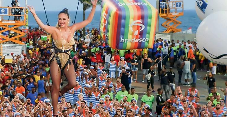 Ritmo do axé embala a farra de cores e sentidos na Bahia
