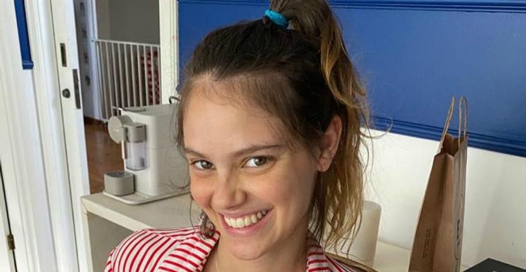 Laura Neiva comemora aniversário do padrasto e se declara: ”Muito especial pra mim”