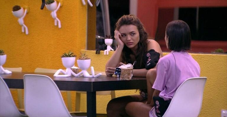 BBB20: Rafa fala sobre relações de Gabi na casa: ”Quem sou eu para ficar sentindo as dores?”