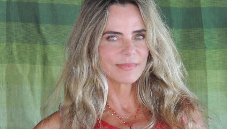Bruna Lombardi adota animal de estimação e conta experiência: ”É felicidade pura”