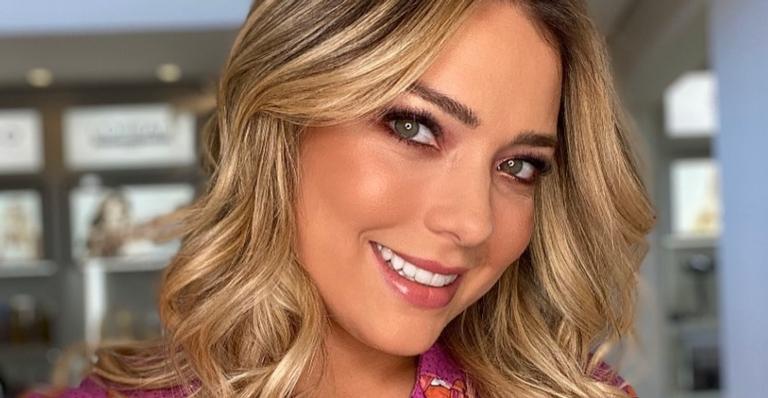 Carol Dantas levanta a blusa e mostra corpo real menos de 6 meses após dar à luz: ”Uma flacidez!”