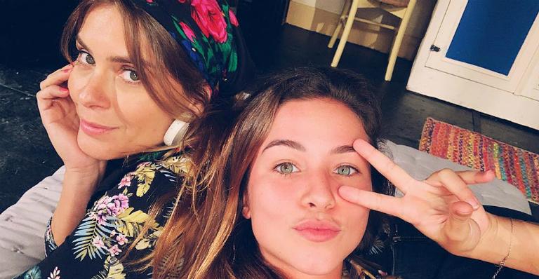 Carolina Dieckmann comemora aniversário de Laryssa Ayres: ”Que seu ano seja doce”