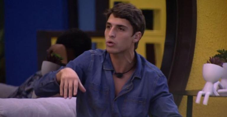 BBB20: Felipe discute com Manu e Rafa sobre saída de Guilherme: ”Saiu pelo que mostrou aqui”