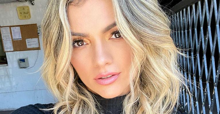 Com 37 anos, Kelly Key posa com a barriga de fora e seguidores elogiam: ”Um corpo é um corpo”