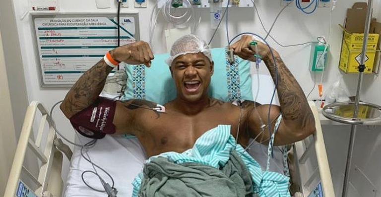 Após cirurgia, Léo Santana recebe alta e agradece apoio dos internautas