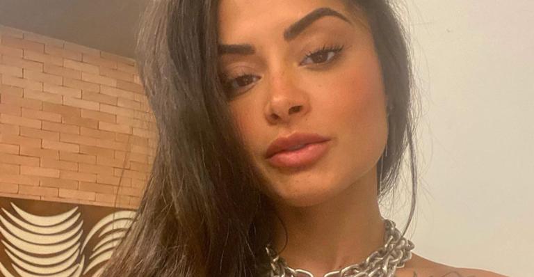Aline Riscado relembra desfile de Carnaval e desabafa: ”Saudades”