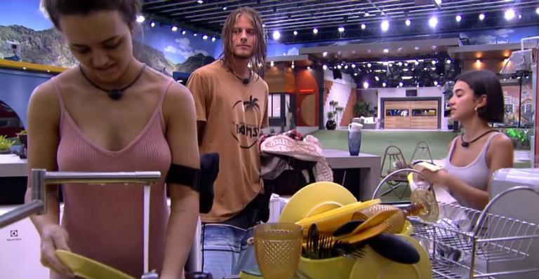 BBB 20: Após confusão na festa do Líder, Daniel pede desculpas e Manu diz: ”Fica tranquilo”