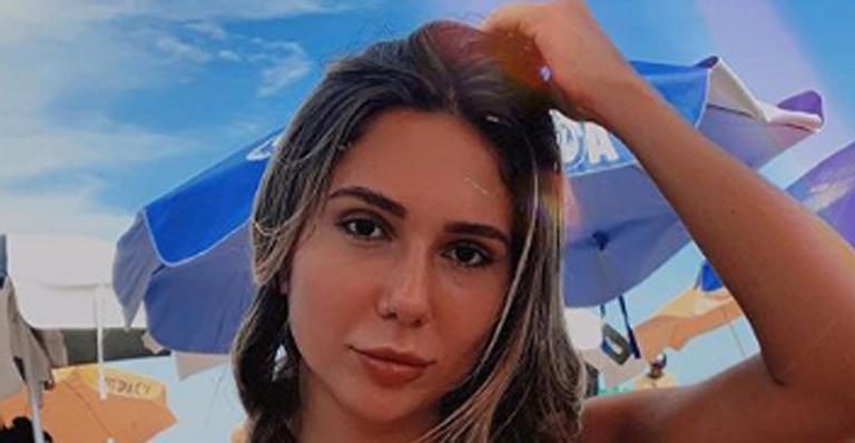 Carolina Portaluppi posa de biquíni e exibe barriga chapada na web