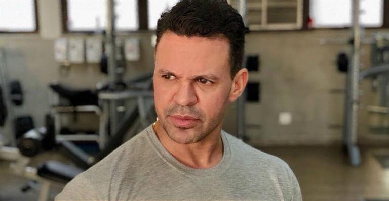 Eduardo Costa estaria vivendo affair com jornalista da Record, diz Leo Dias