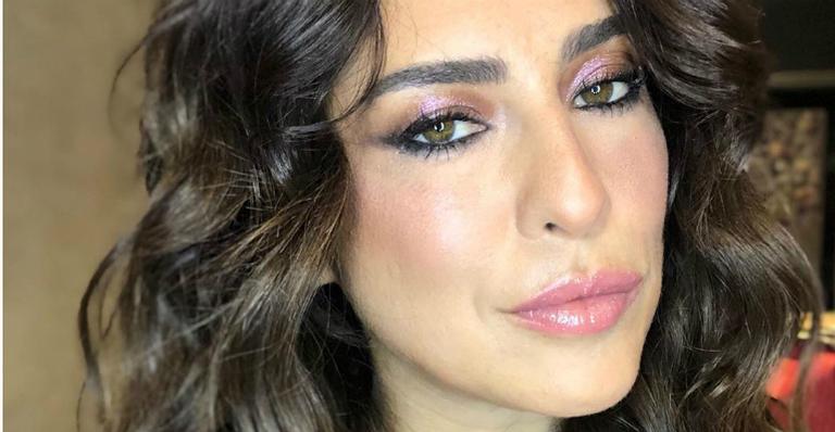 Fernanda Paes Leme toma caipirinha à beira da piscina e dispara: ”Quintou na Bahia”