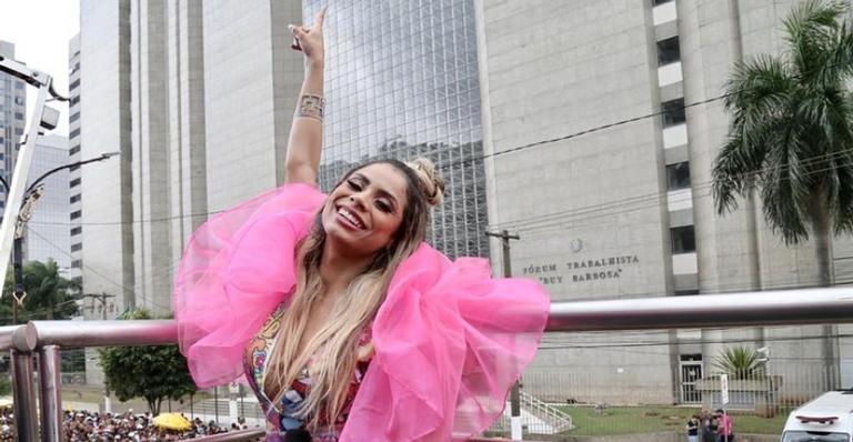 Lexa relembra bloco de Carnaval e arranca elogios dos internautas: ”Maravilhosa”