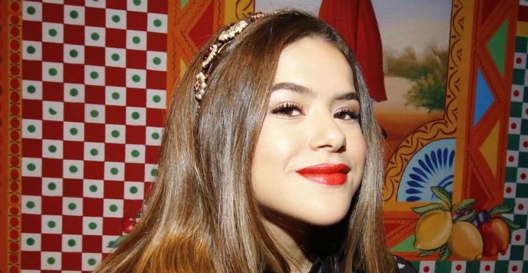 Depois de voltar de viagem, Maisa Silva compartilha clique mandando beijinho para os seguidores