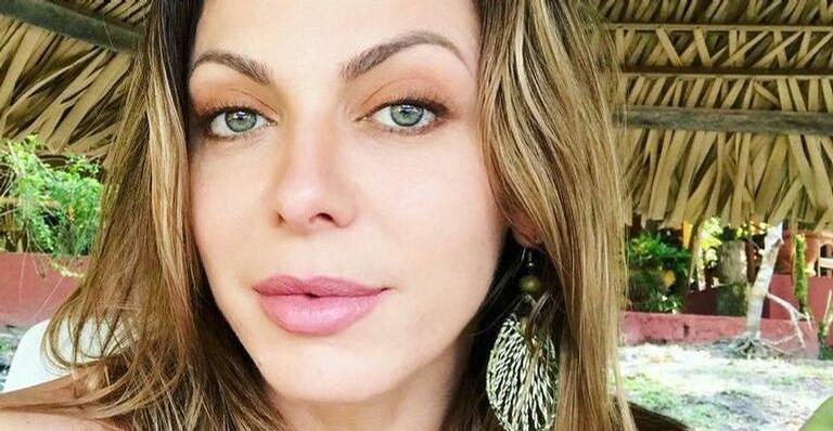 No bumbum, Sheila Mello faz tatuagem gigante e divide opiniões ao mostrar resultado