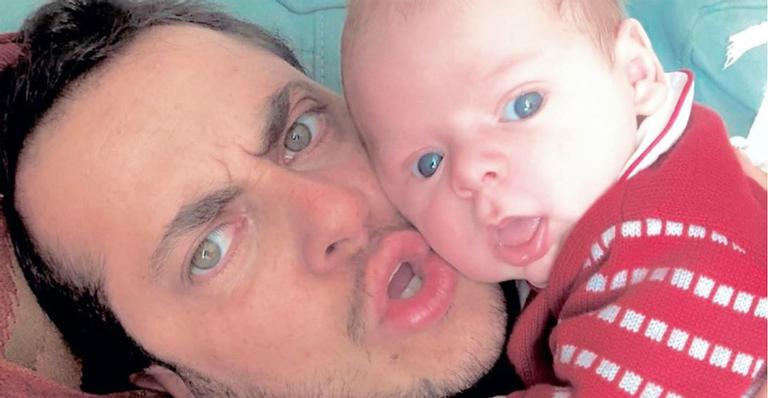Thammy Miranda compartilha clique fofo do nascimento do filho e declara: ”Dia mais incrível”