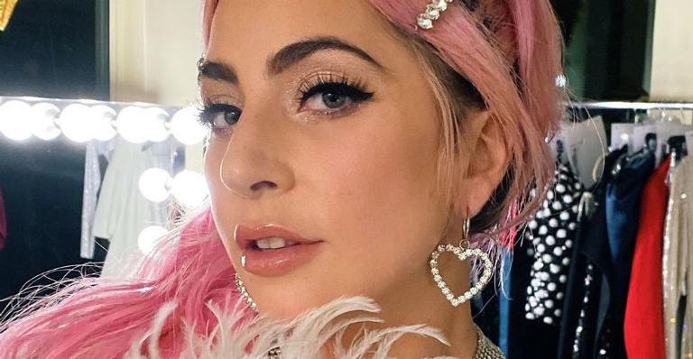 Lady Gaga publica clique raríssimo com o novo namorado e recebe elogios