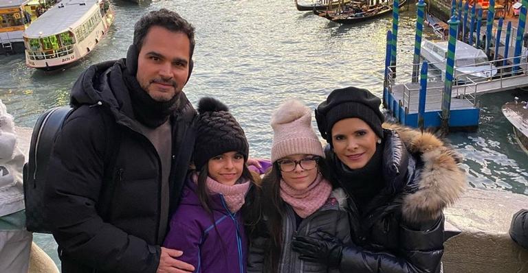 Luciano e Flávia Camargo comemoram aniversário das filhas gêmeas com festão