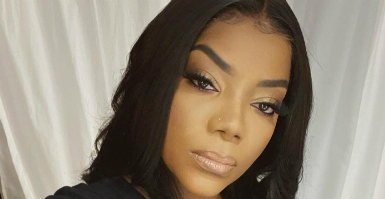 Ludmilla surpreende com corpão ao posar de biquíni em cachoeira