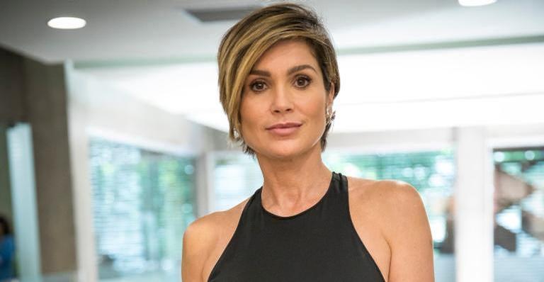 Flávia Alessandra aposta em maiô super sexy e exibe marquinha íntima