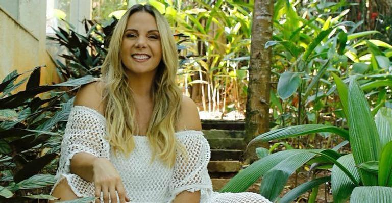 Aos 42 anos, Carla Perez ostenta corpaço escultural nas redes sociais