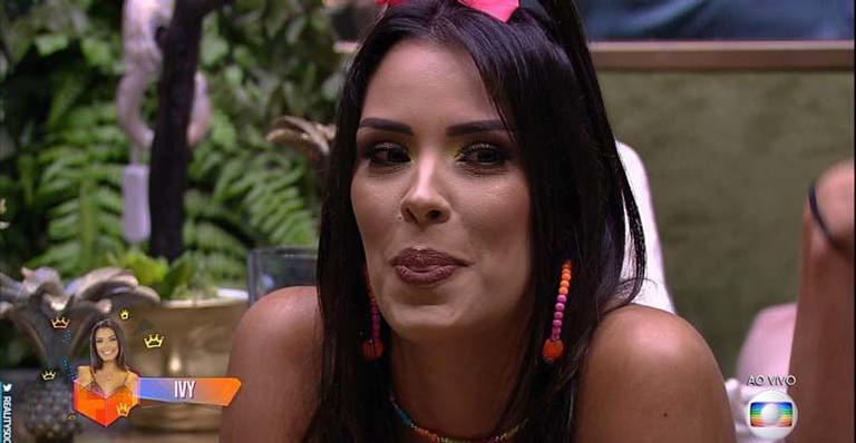 Ivy não segura a emoção e chora muito ao ver recado do filho no BBB 20