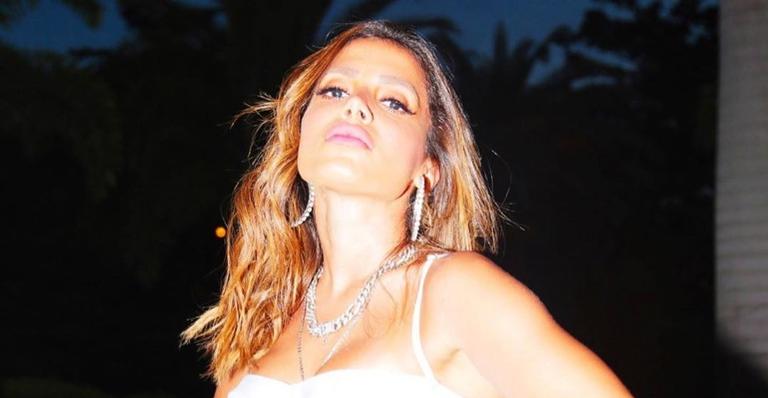 Anitta fala sobre festa de aniversário e faz pedido: ”Não vem se convidar”