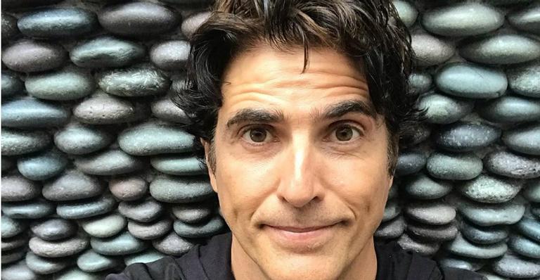 Em viagem por Los Angeles, Reynaldo Gianecchini posa ao lado de amigos e recebe elogios de fãs