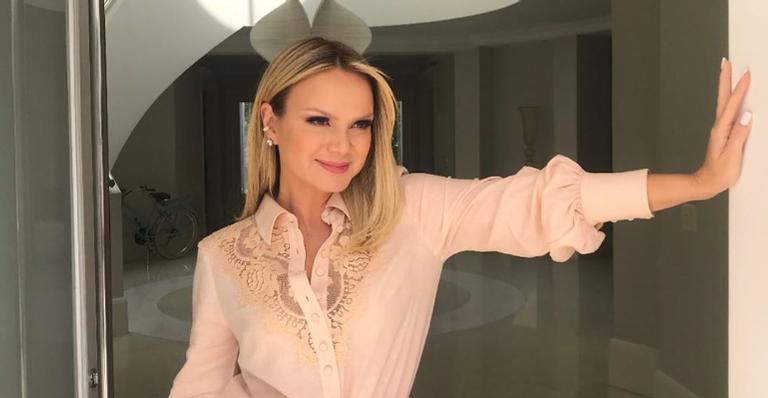 No Rio de Janeiro, Eliana exibe look do dia e arranca elogios dos fãs: ”Gata”